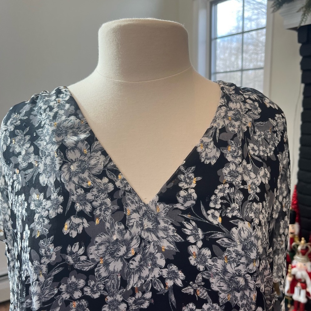 WHITE HOUSE BLACK MARKET Lined Delicate Floral Short Sleeve Women Shirt Top - Picture 2 of 6